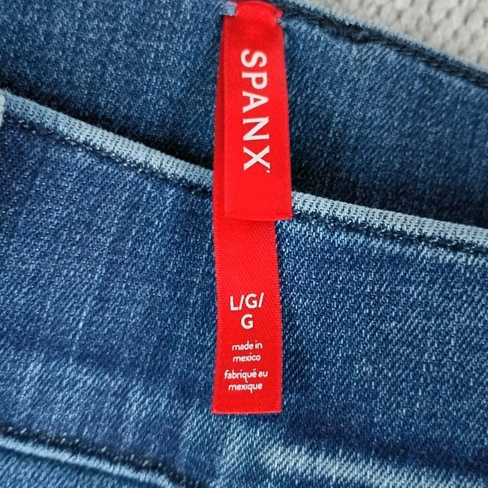 Spanx Flare Jeans Womens Large 32X28 Blue Wash Vintage Indigo Pull On Stretch - Picture 3 of 12